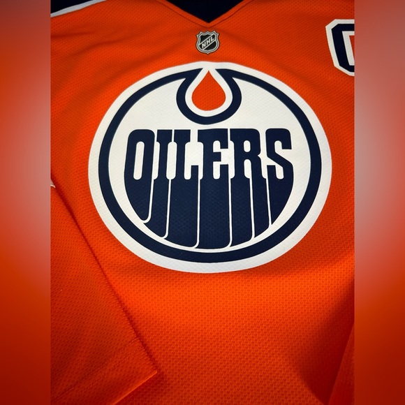 Connor McDavid, Oilers Jersey, Youth L/XL - Picture 3 of 5
